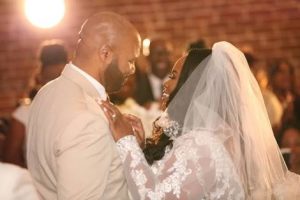 Tasha Cobbs At the alter
