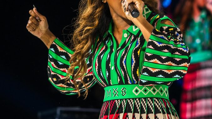 SARAH JAKES activateSA Maxhosa dress 454212918_10224415214508435_7308907093642487478_n Pastor Sarah Jakes Roberts in Maxhosa South Africa